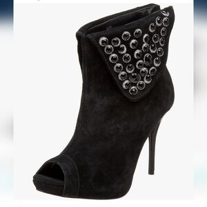 Two lips 100% suede Heels Black 9 open toe. Like new condition.